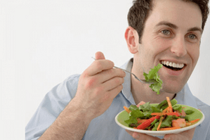 Comer ensalada de vexetais durante o tratamento da prostatite